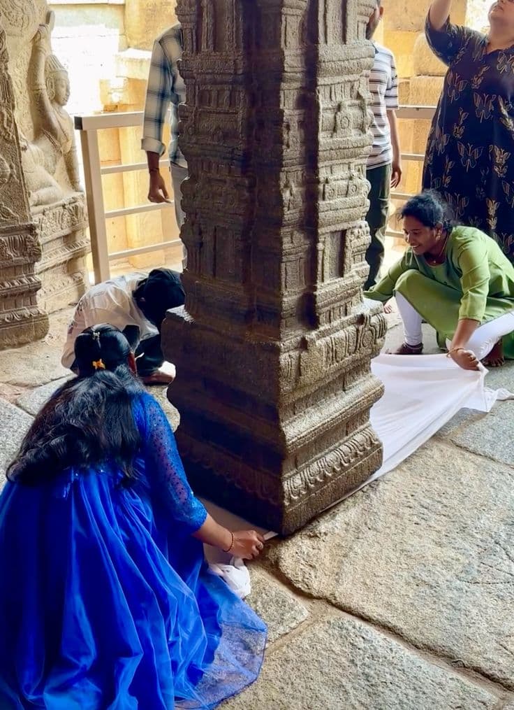 The hanging pillar at Veerabhadra Temple, Lepakshi